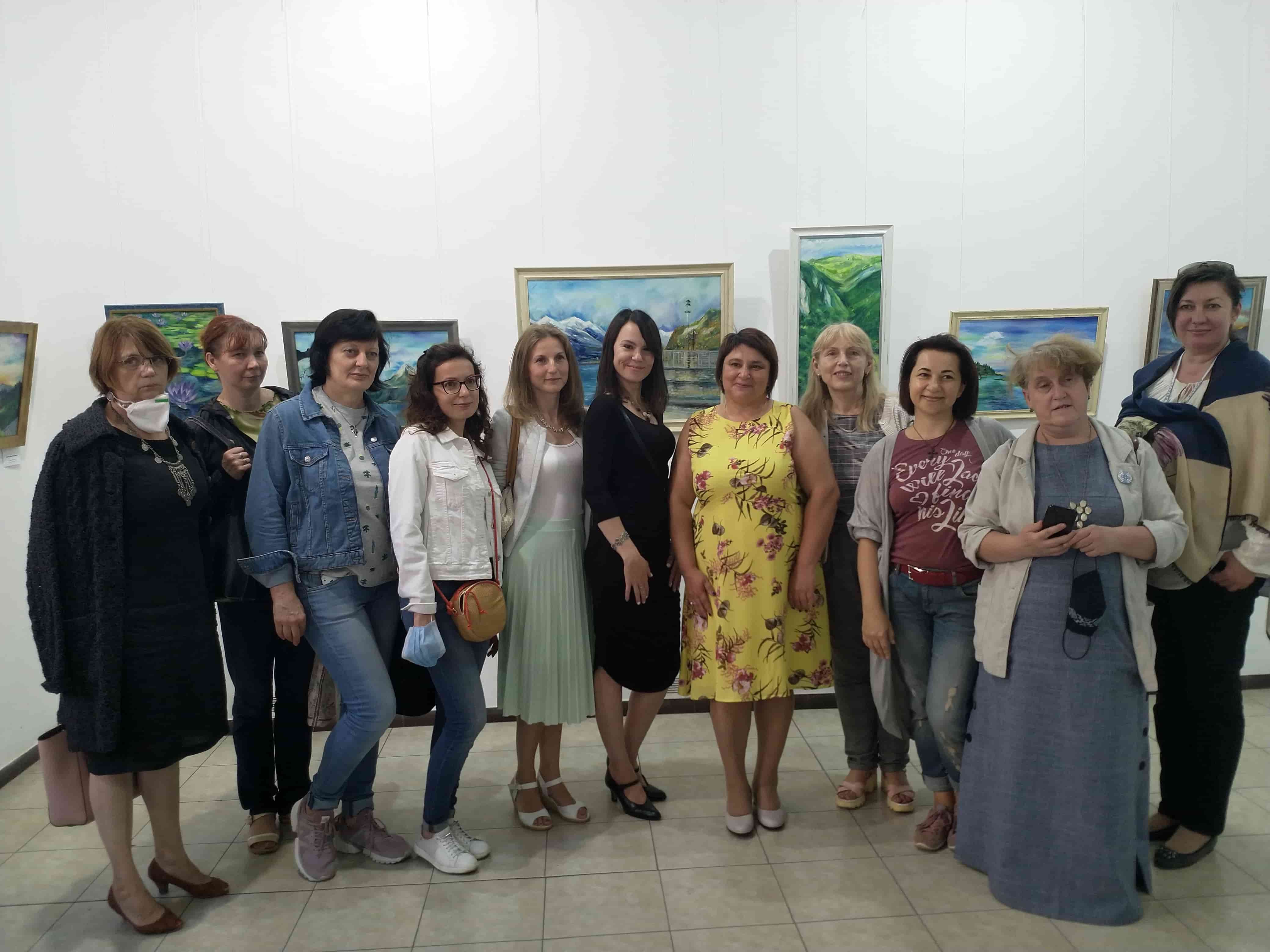 Колеги вітаютб Ірину Медведовську з дебютом